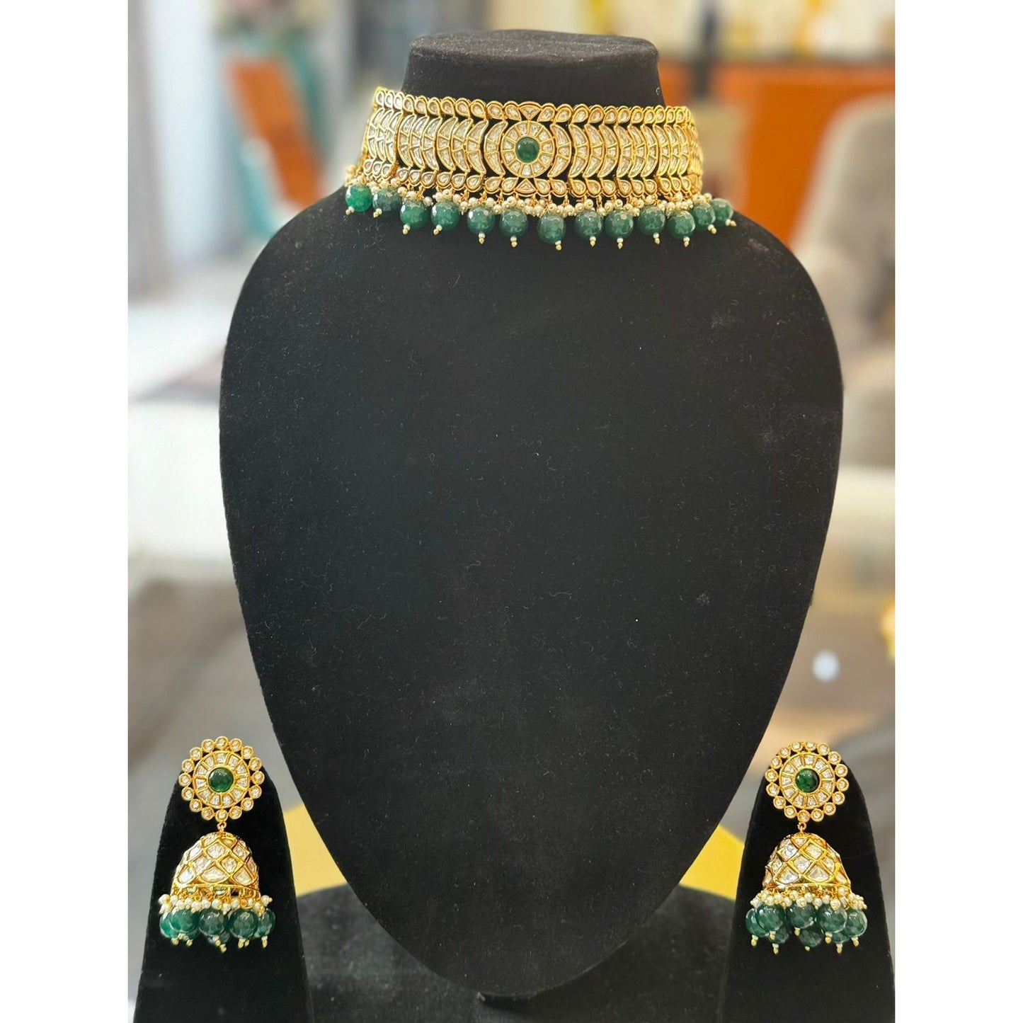 Elegant Emerald Kundan Choker Necklace Set