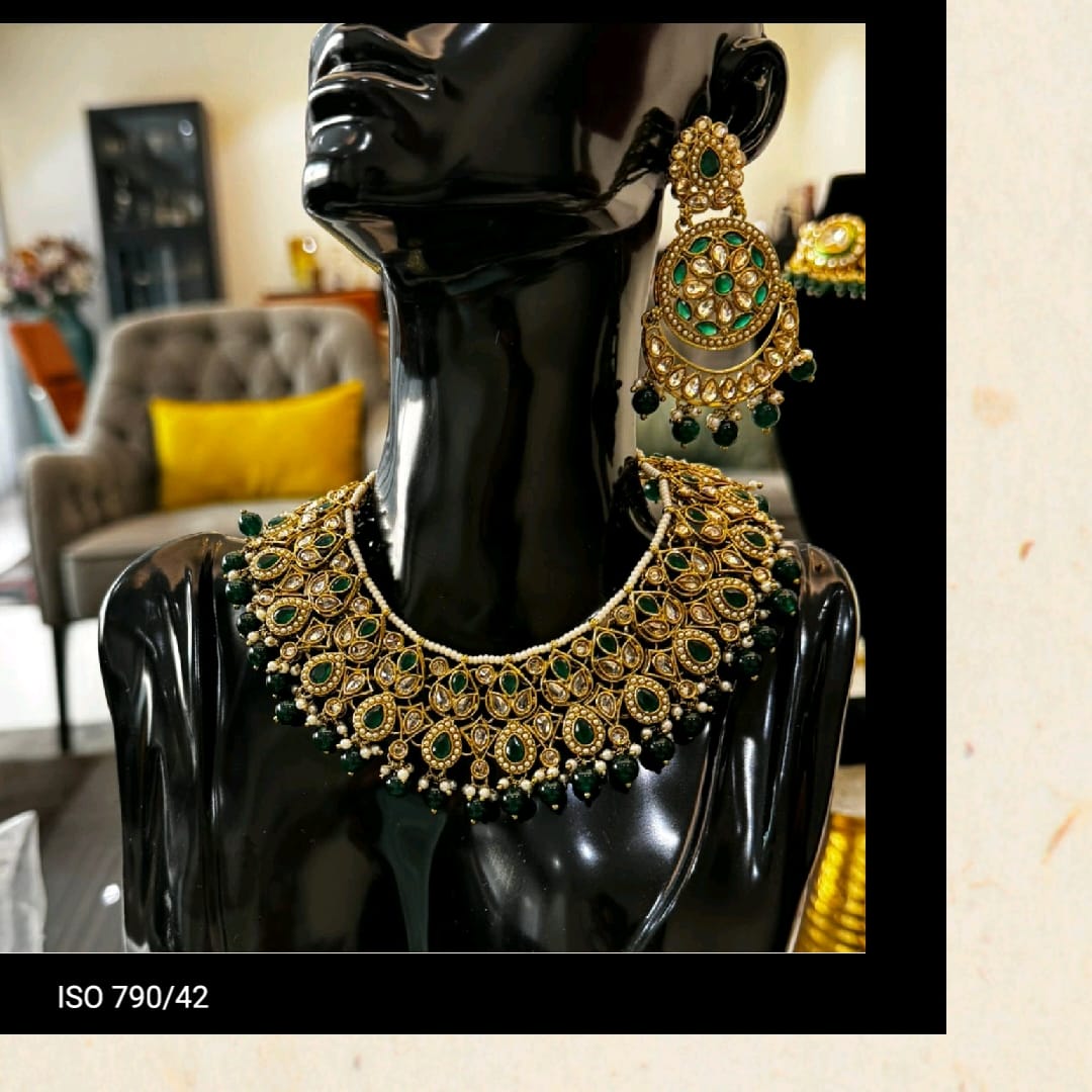 Green and Gold Choker Set: