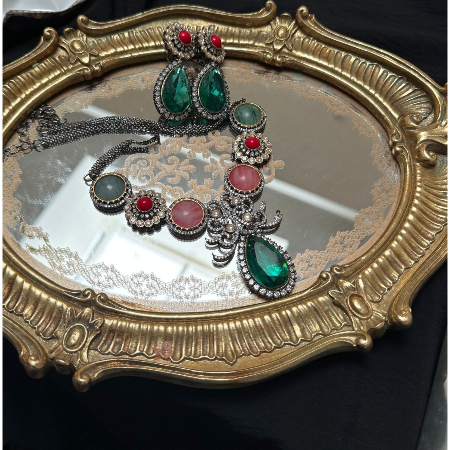 Vintage Opulence: The Emerald & Rose Statement Set